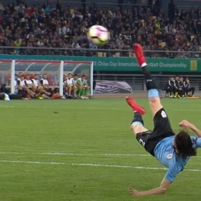 Video: los mejores goles acrobáticos de Edinson Cavani